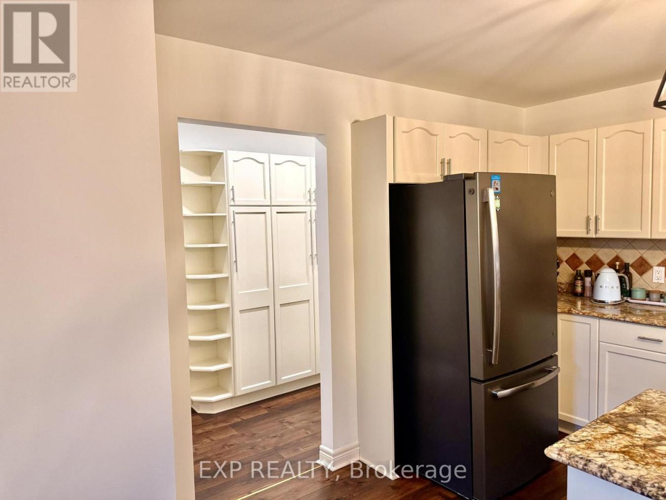 Niagara-on-the-Lake, Ontario, L0S1T0, Canada, 5 Bedrooms Bedrooms, ,3 BathroomsBathrooms,Residential,For Sale,2049898