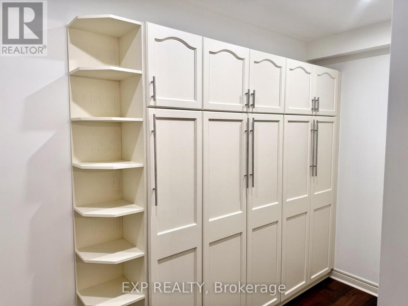 Niagara-on-the-Lake, Ontario, L0S1T0, Canada, 5 Bedrooms Bedrooms, ,3 BathroomsBathrooms,Residential,For Sale,2049898