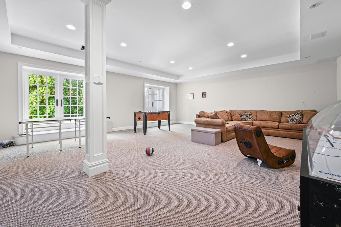 Oyster Bay, Nassau, 11771, United States, 6 Bedrooms Bedrooms, ,6 BathroomsBathrooms,Residential,For Sale,2049895