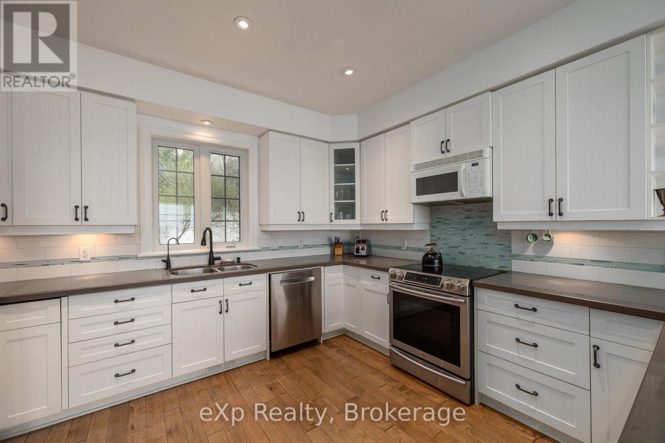 Georgian Bluffs, Grey, N0H1S0, Canada, 5 Bedrooms Bedrooms, ,3 BathroomsBathrooms,Residential,For Sale,2049890