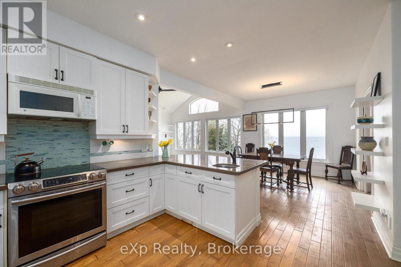 Georgian Bluffs, Grey, N0H1S0, Canada, 5 Bedrooms Bedrooms, ,3 BathroomsBathrooms,Residential,For Sale,2049890