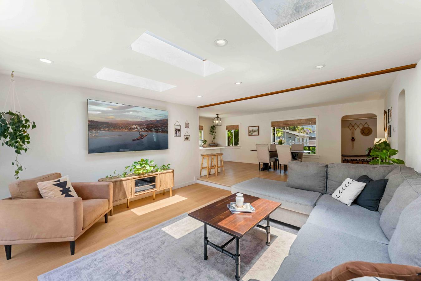 Santa Barbara, Santa Barbara, 93101, United States, 3 Bedrooms Bedrooms, ,2 BathroomsBathrooms,Residential,For Sale,2049886