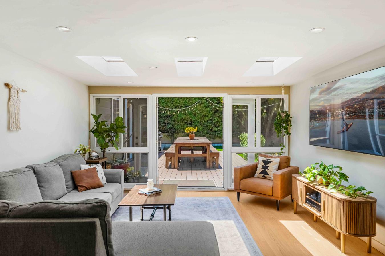 Santa Barbara, Santa Barbara, 93101, United States, 3 Bedrooms Bedrooms, ,2 BathroomsBathrooms,Residential,For Sale,2049886