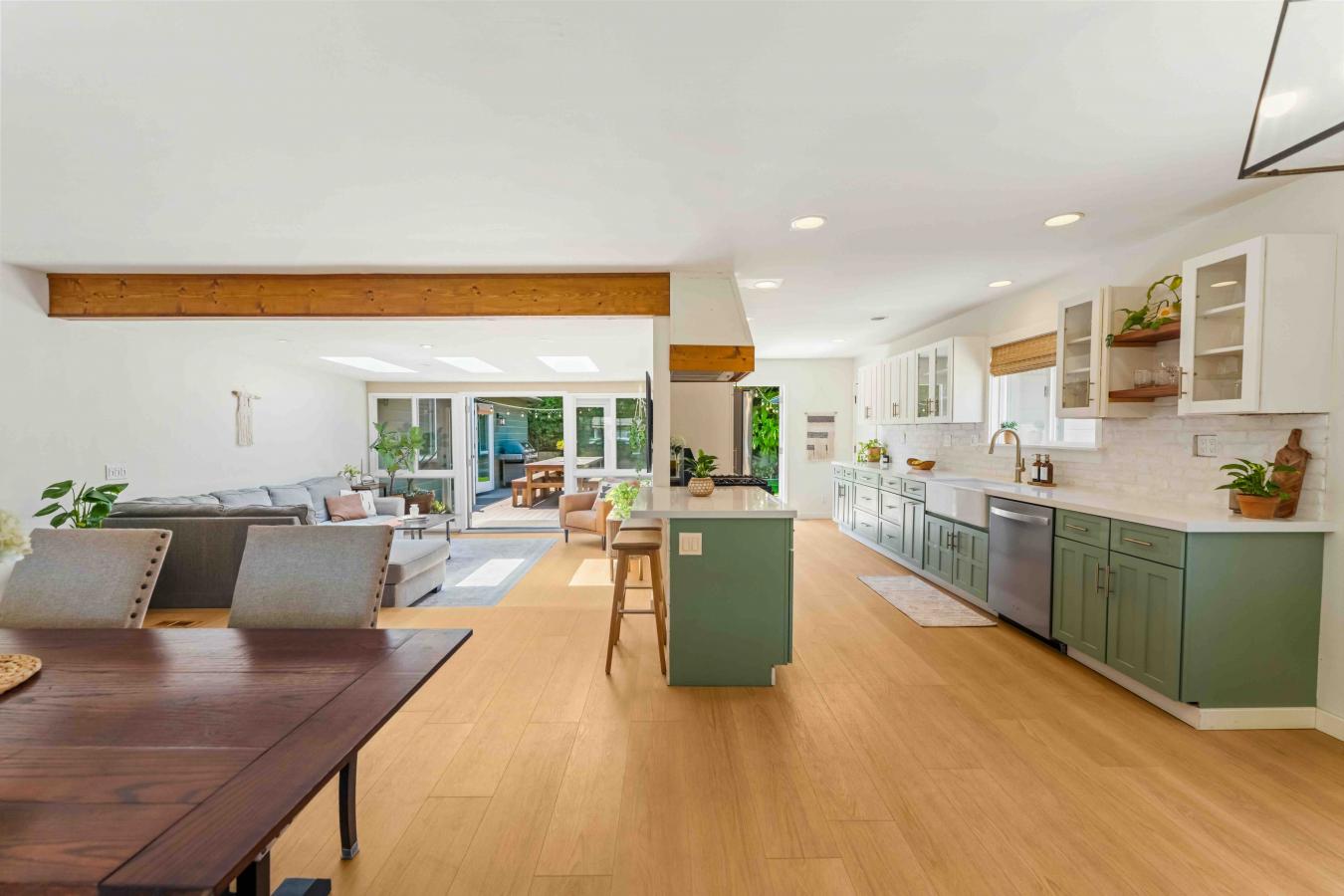 Santa Barbara, Santa Barbara, 93101, United States, 3 Bedrooms Bedrooms, ,2 BathroomsBathrooms,Residential,For Sale,2049886