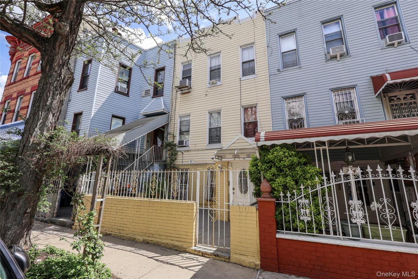 New York, Kings (Brooklyn), 11221, United States, 6 Bedrooms Bedrooms, ,3 BathroomsBathrooms,Residential,For Sale,2049884