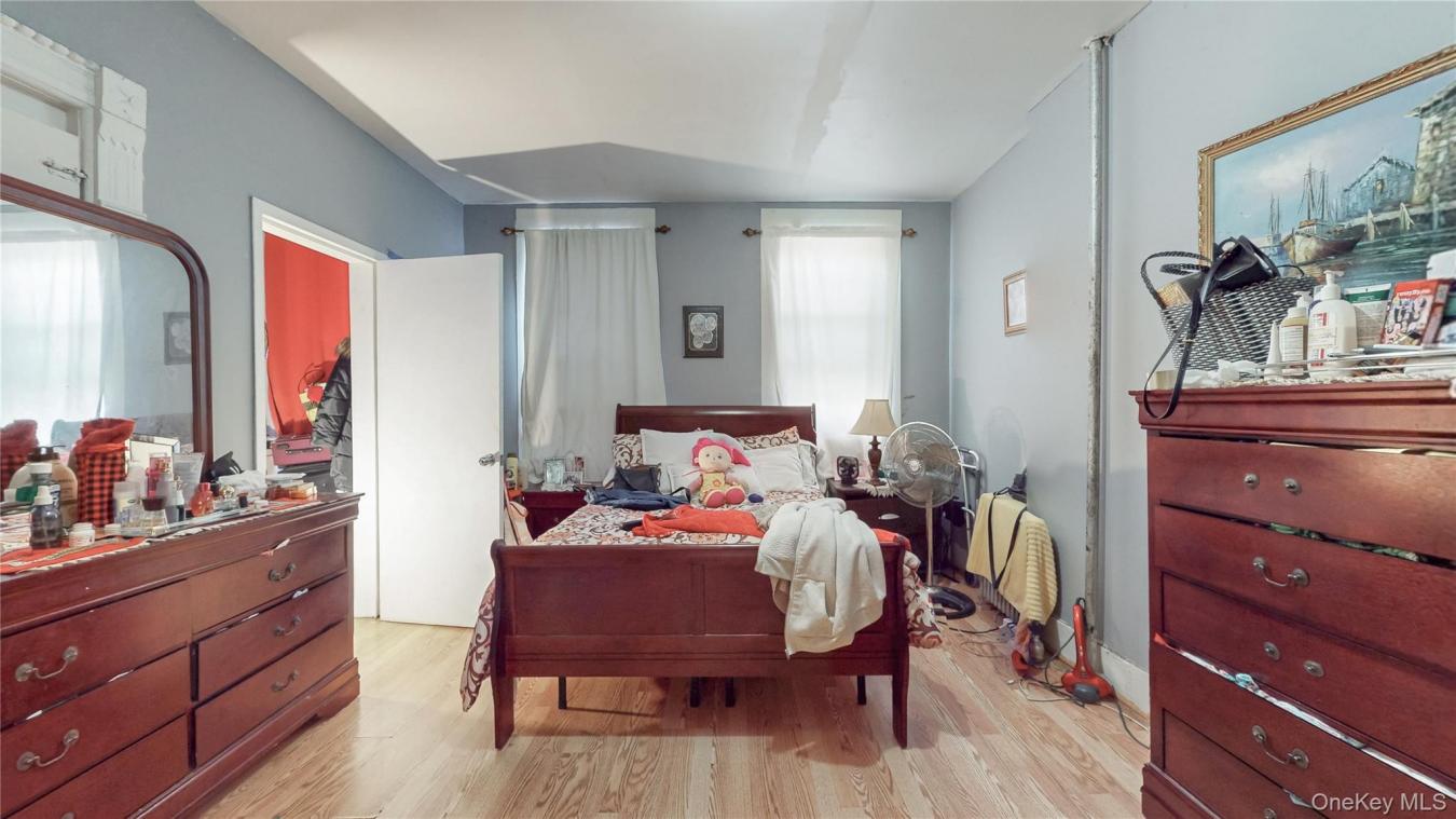 New York, Kings (Brooklyn), 11221, United States, 6 Bedrooms Bedrooms, ,3 BathroomsBathrooms,Residential,For Sale,2049884