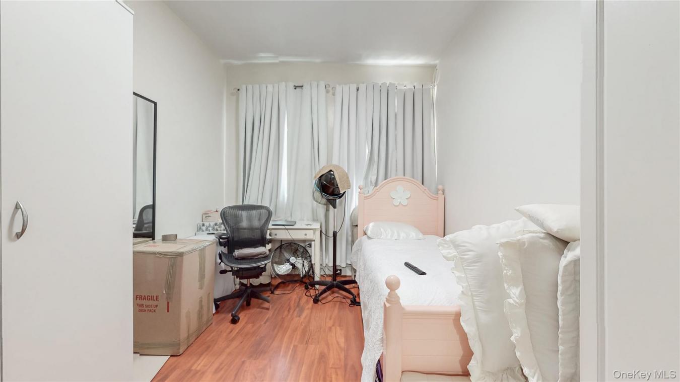 New York, Kings (Brooklyn), 11221, United States, 6 Bedrooms Bedrooms, ,3 BathroomsBathrooms,Residential,For Sale,2049884