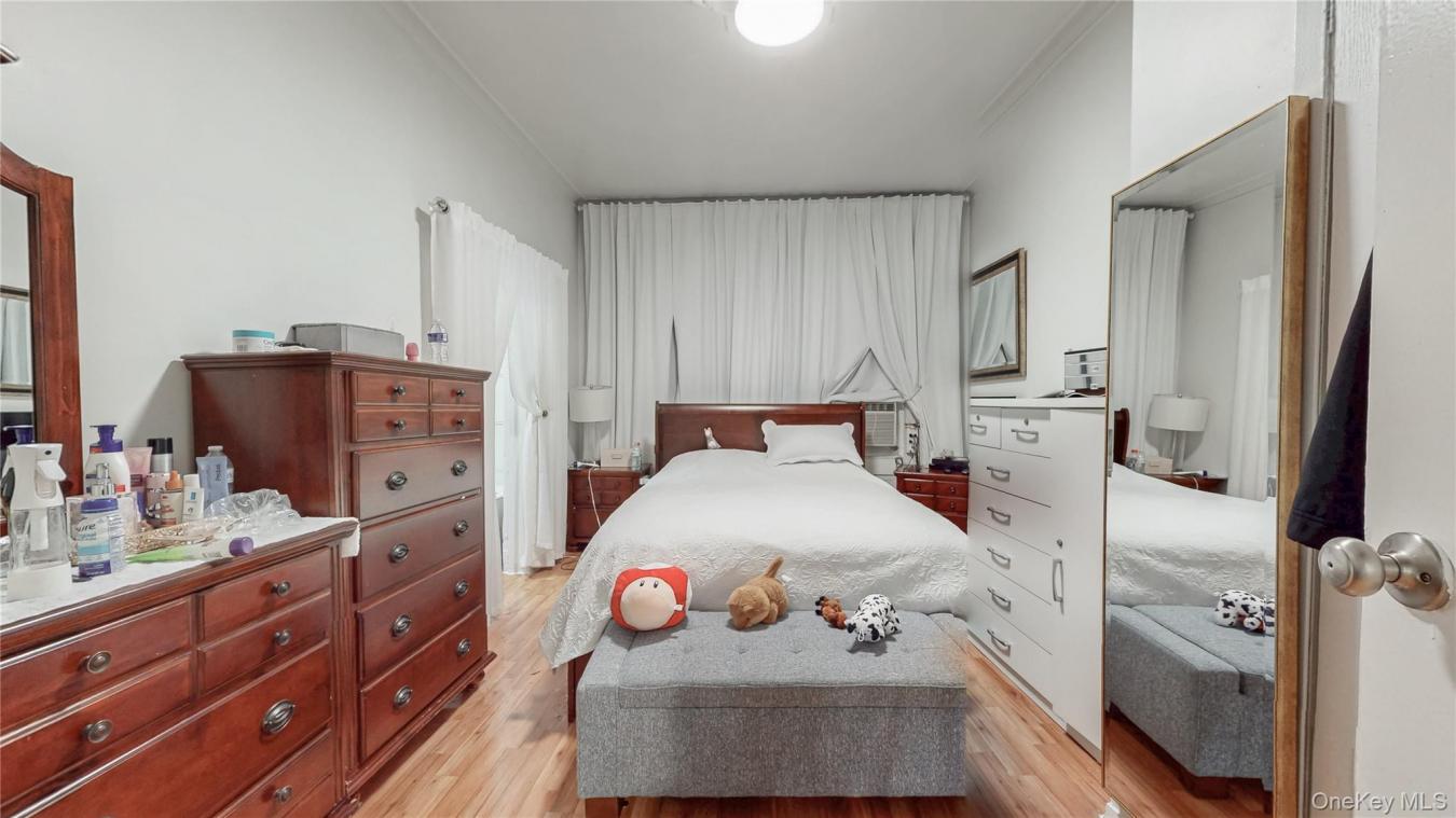 New York, Kings (Brooklyn), 11221, United States, 6 Bedrooms Bedrooms, ,3 BathroomsBathrooms,Residential,For Sale,2049884