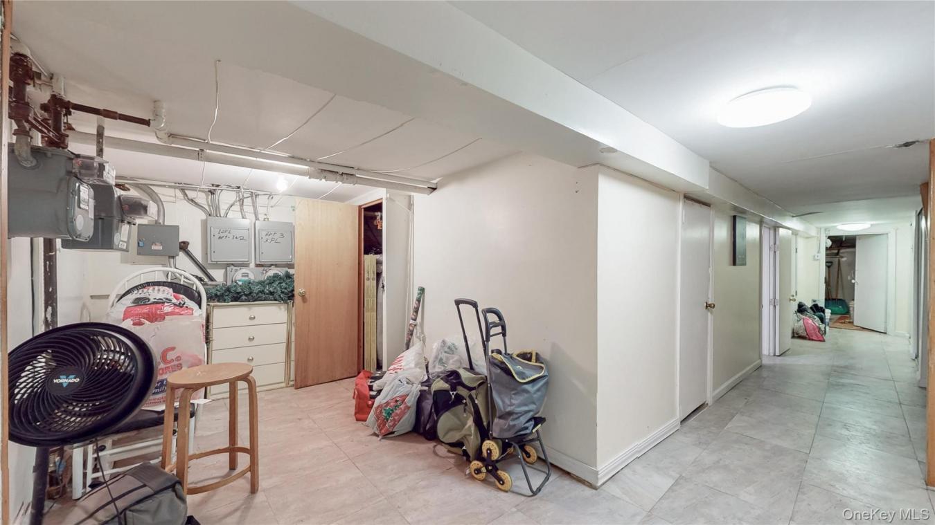 New York, Kings (Brooklyn), 11221, United States, 6 Bedrooms Bedrooms, ,3 BathroomsBathrooms,Residential,For Sale,2049884