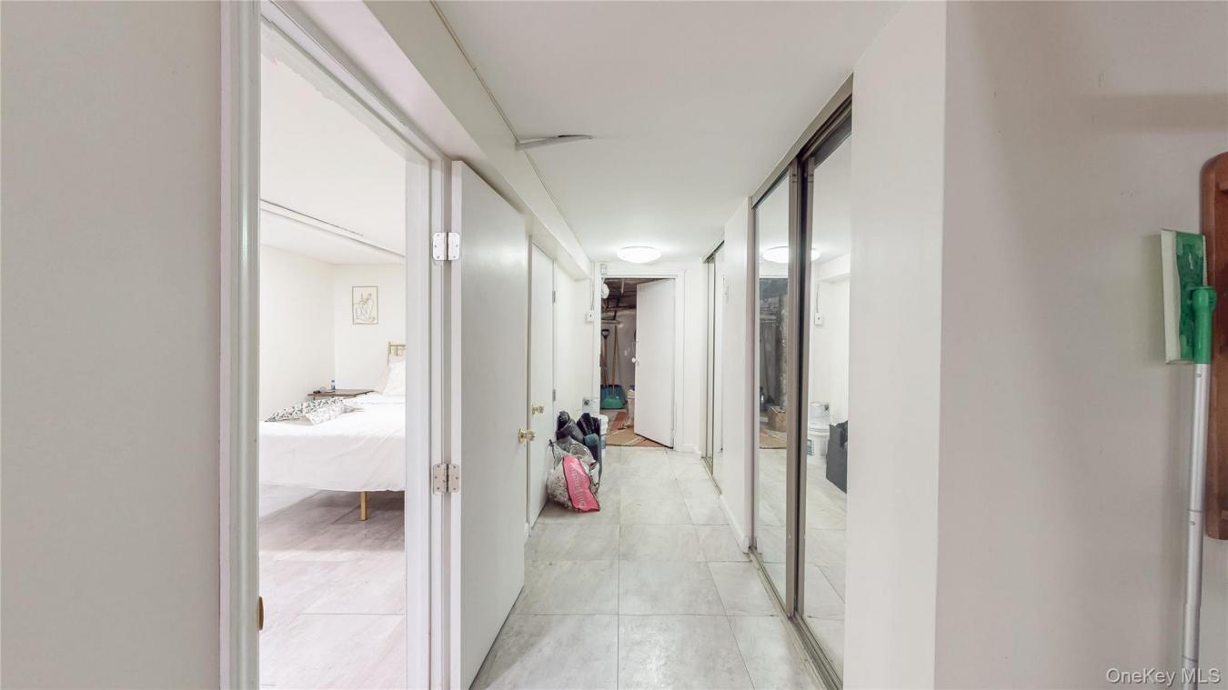 New York, Kings (Brooklyn), 11221, United States, 6 Bedrooms Bedrooms, ,3 BathroomsBathrooms,Residential,For Sale,2049884