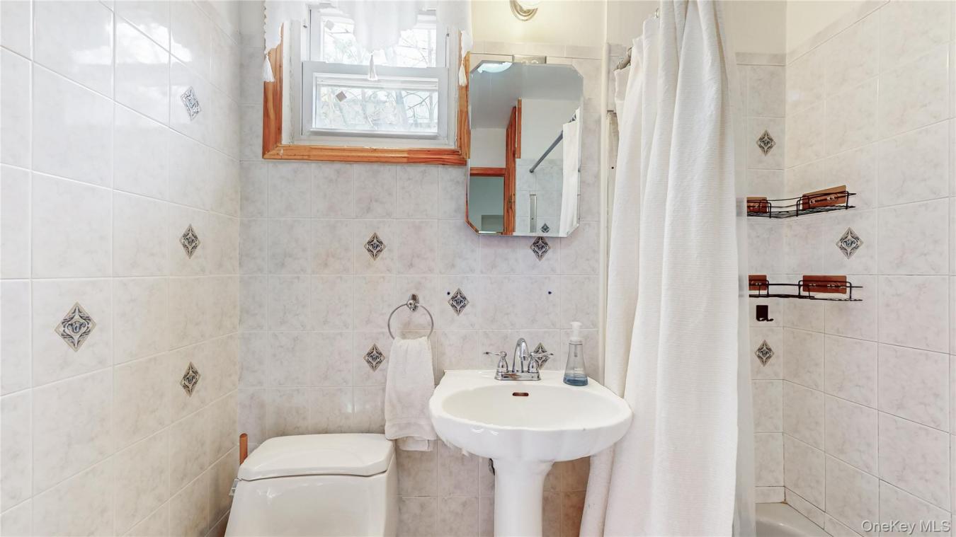 New York, Kings (Brooklyn), 11221, United States, 6 Bedrooms Bedrooms, ,3 BathroomsBathrooms,Residential,For Sale,2049884