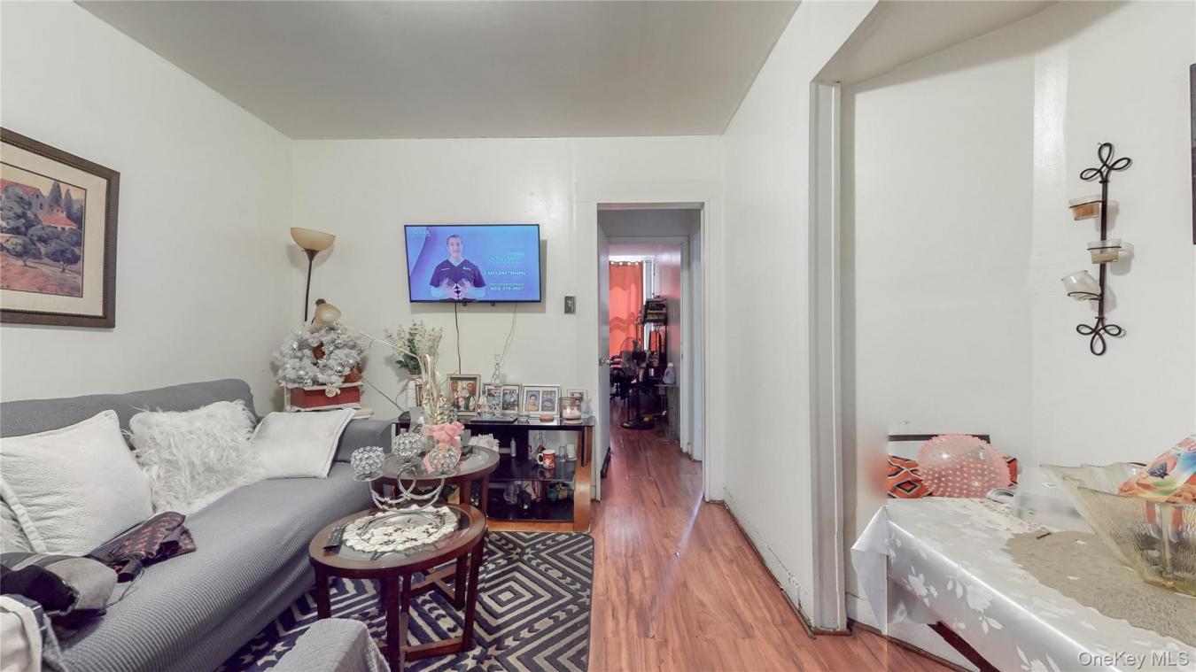 New York, Kings (Brooklyn), 11221, United States, 6 Bedrooms Bedrooms, ,3 BathroomsBathrooms,Residential,For Sale,2049884