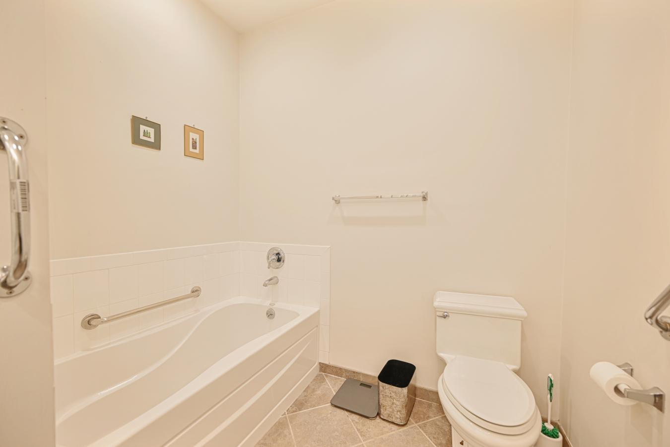Port Washington, New York, 11050, United States, 4 Bedrooms Bedrooms, ,3 BathroomsBathrooms,Residential,For Sale,2049875