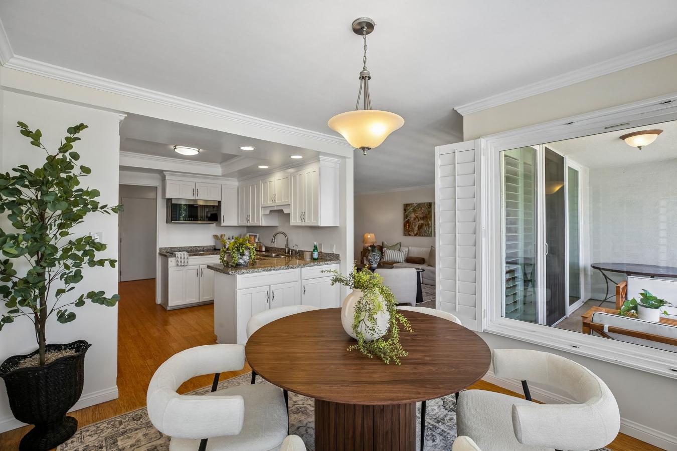 Redondo Beach, Los Angeles, 90277, United States, 2 Bedrooms Bedrooms, ,2 BathroomsBathrooms,Residential,For Sale,2049872