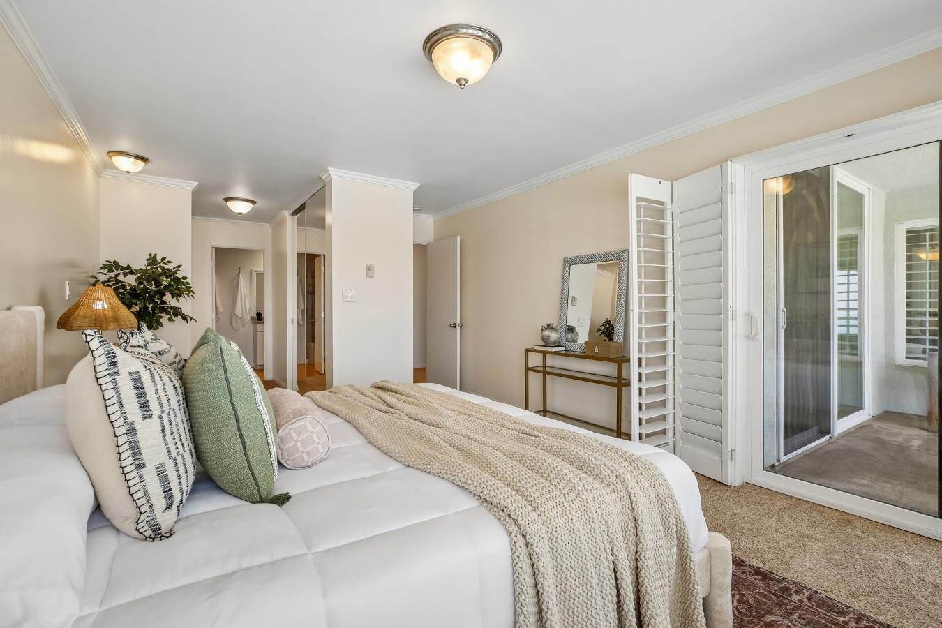 Redondo Beach, Los Angeles, 90277, United States, 2 Bedrooms Bedrooms, ,2 BathroomsBathrooms,Residential,For Sale,2049872