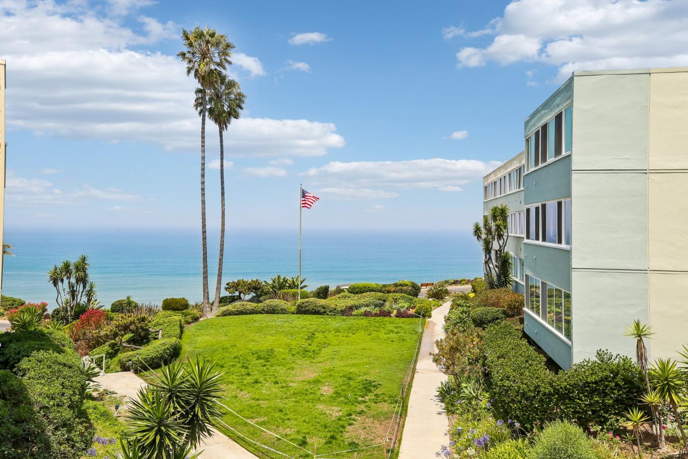 Redondo Beach, Los Angeles, 90277, United States, 2 Bedrooms Bedrooms, ,2 BathroomsBathrooms,Residential,For Sale,2049872