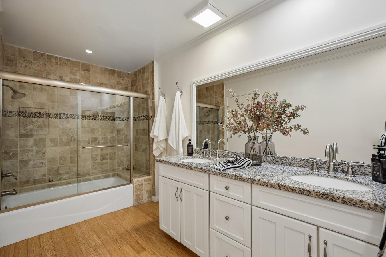 Redondo Beach, Los Angeles, 90277, United States, 2 Bedrooms Bedrooms, ,2 BathroomsBathrooms,Residential,For Sale,2049872
