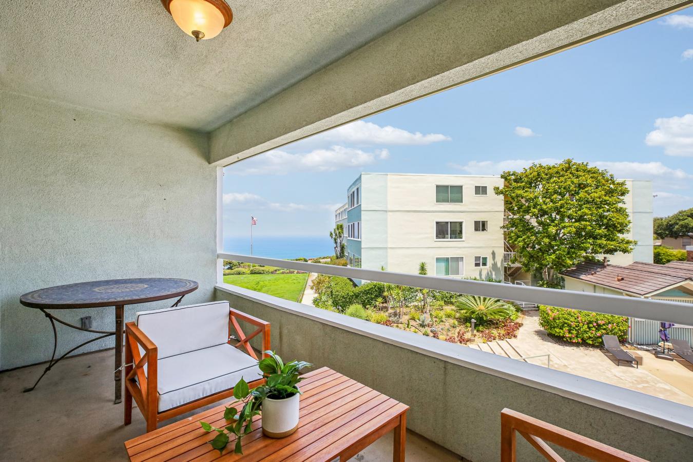 Redondo Beach, Los Angeles, 90277, United States, 2 Bedrooms Bedrooms, ,2 BathroomsBathrooms,Residential,For Sale,2049872