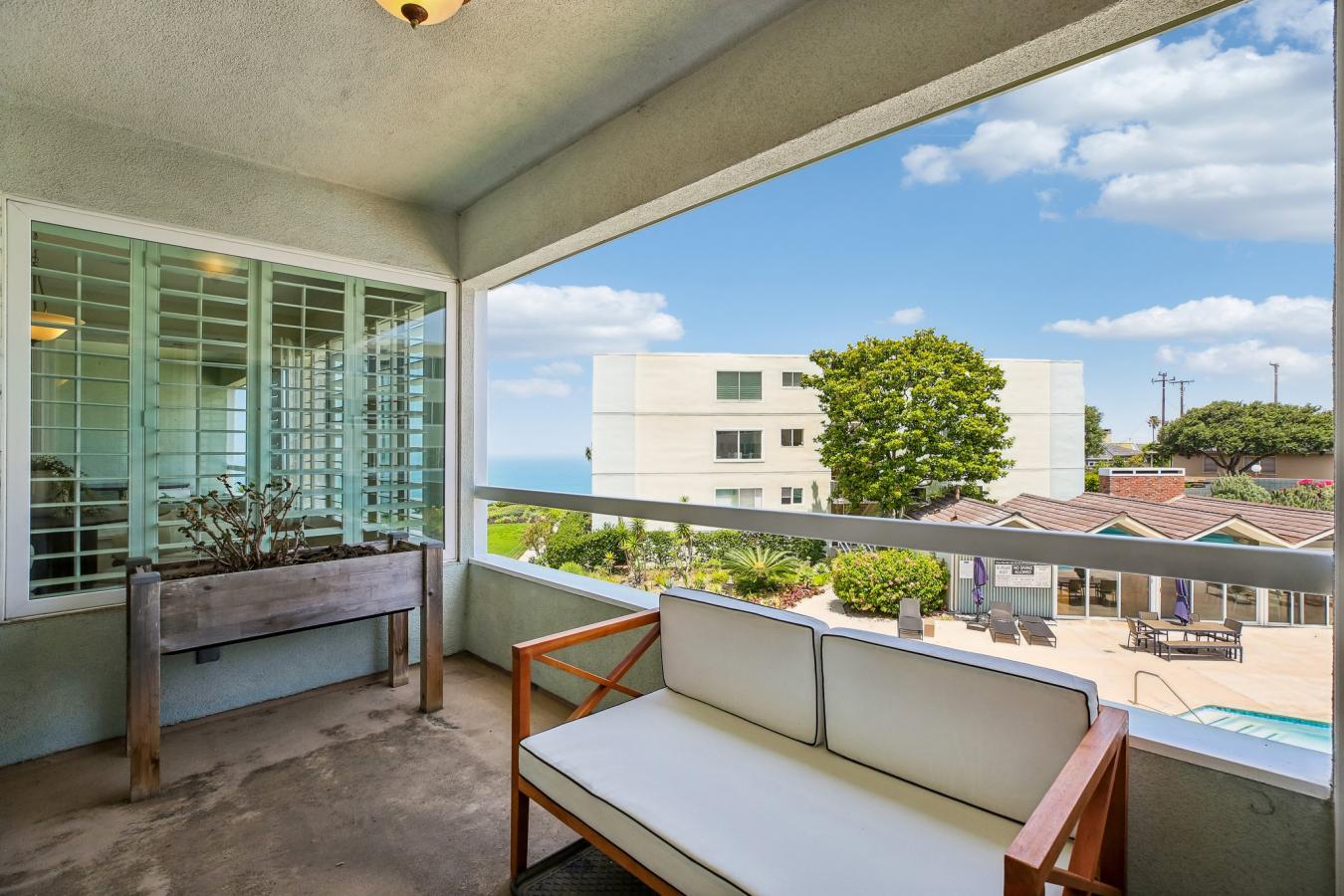 Redondo Beach, Los Angeles, 90277, United States, 2 Bedrooms Bedrooms, ,2 BathroomsBathrooms,Residential,For Sale,2049872
