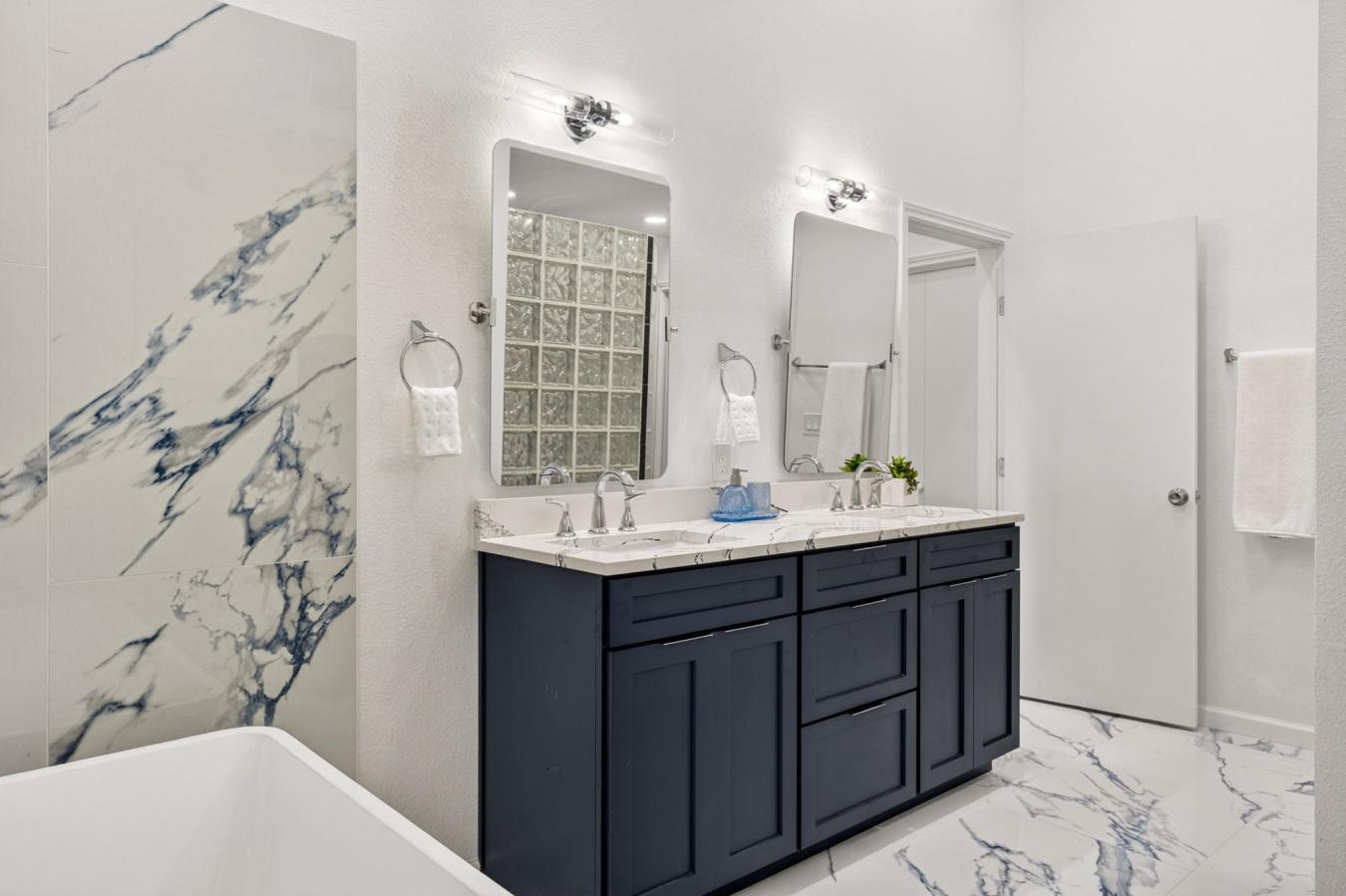 Austin, Travis, 78734, United States, 4 Bedrooms Bedrooms, ,2 BathroomsBathrooms,Residential,For Sale,2049867