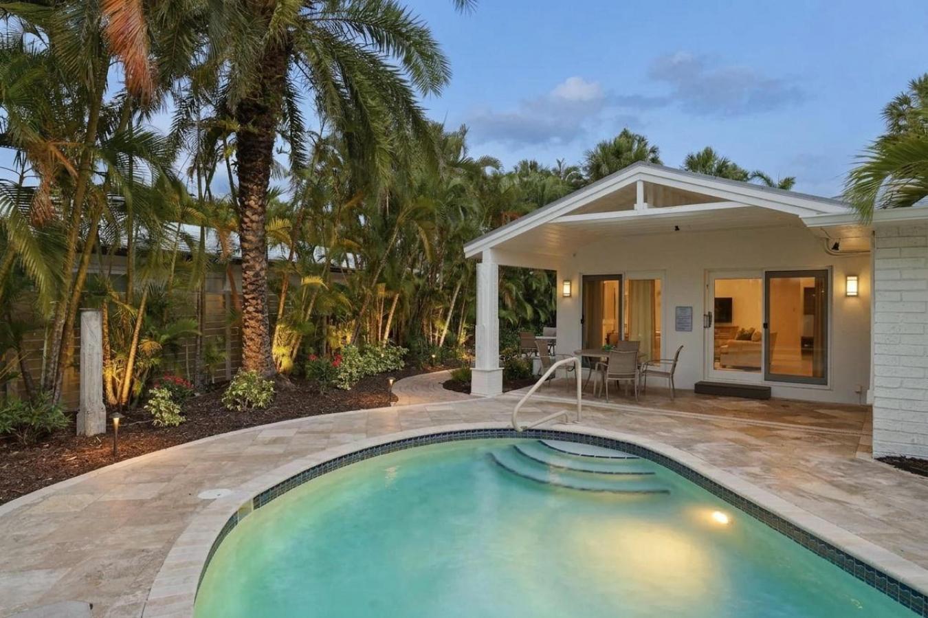 Sarasota, Sarasota, 34236, United States, 2 Bedrooms Bedrooms, ,2 BathroomsBathrooms,Residential,For Sale,2049865