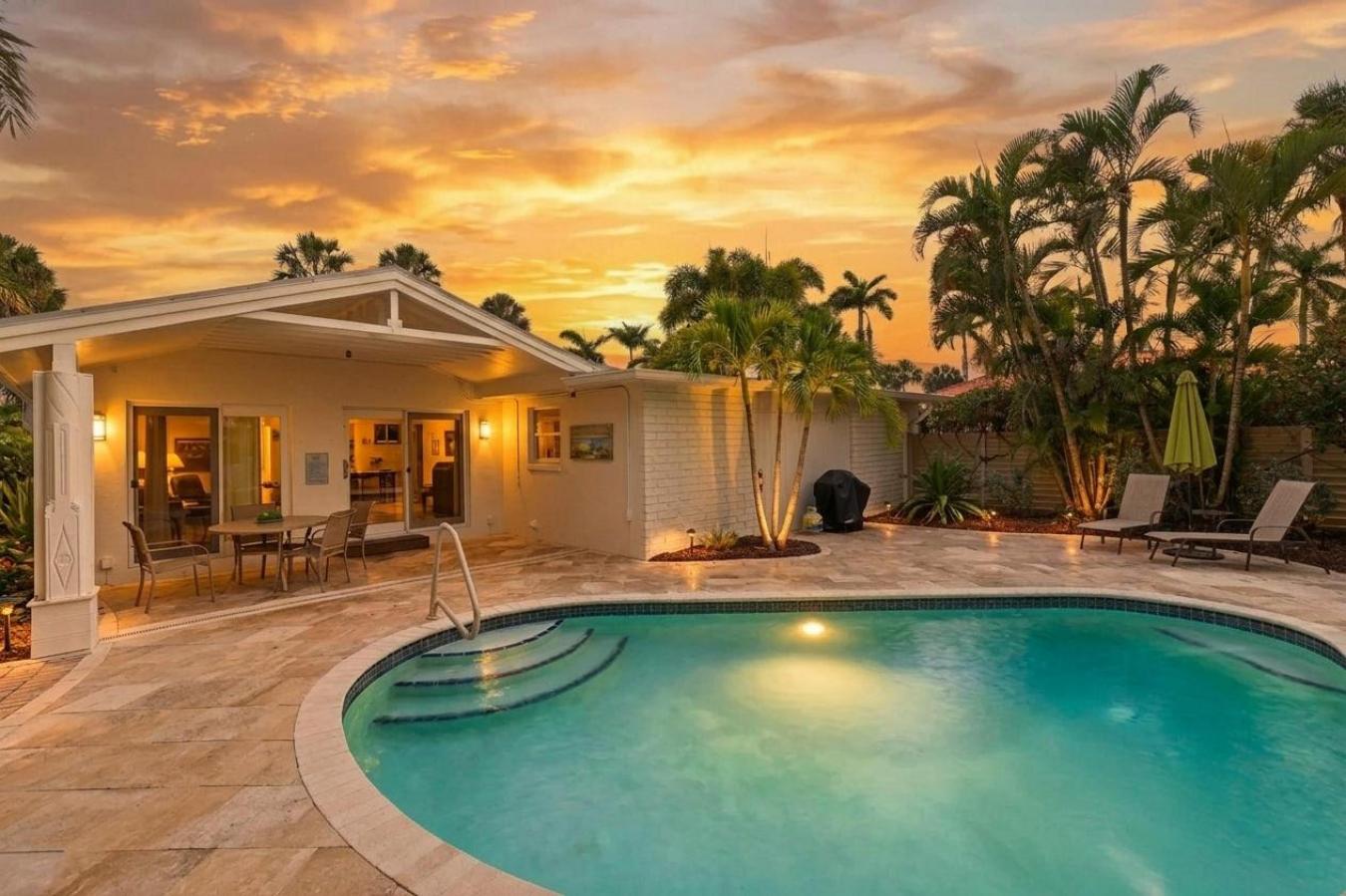 Sarasota, Sarasota, 34236, United States, 2 Bedrooms Bedrooms, ,2 BathroomsBathrooms,Residential,For Sale,2049865