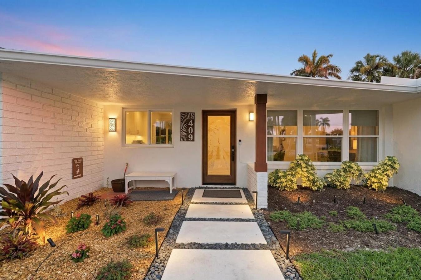 Sarasota, Sarasota, 34236, United States, 2 Bedrooms Bedrooms, ,2 BathroomsBathrooms,Residential,For Sale,2049865