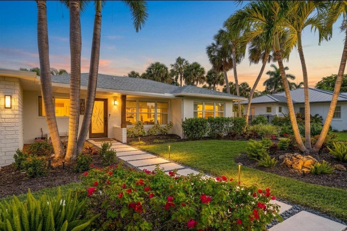 Sarasota, Sarasota, 34236, United States, 2 Bedrooms Bedrooms, ,2 BathroomsBathrooms,Residential,For Sale,2049865