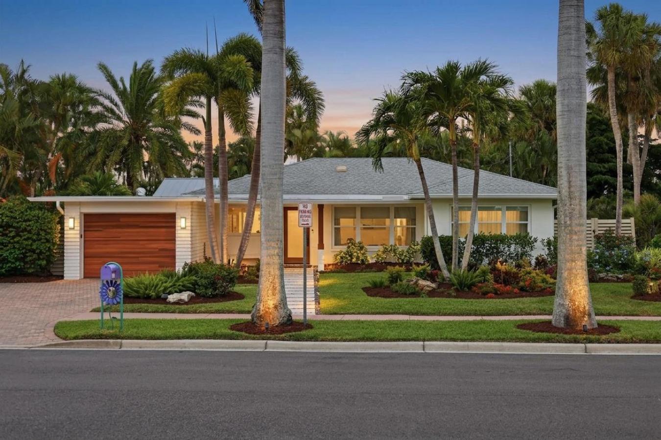 Sarasota, Sarasota, 34236, United States, 2 Bedrooms Bedrooms, ,2 BathroomsBathrooms,Residential,For Sale,2049865