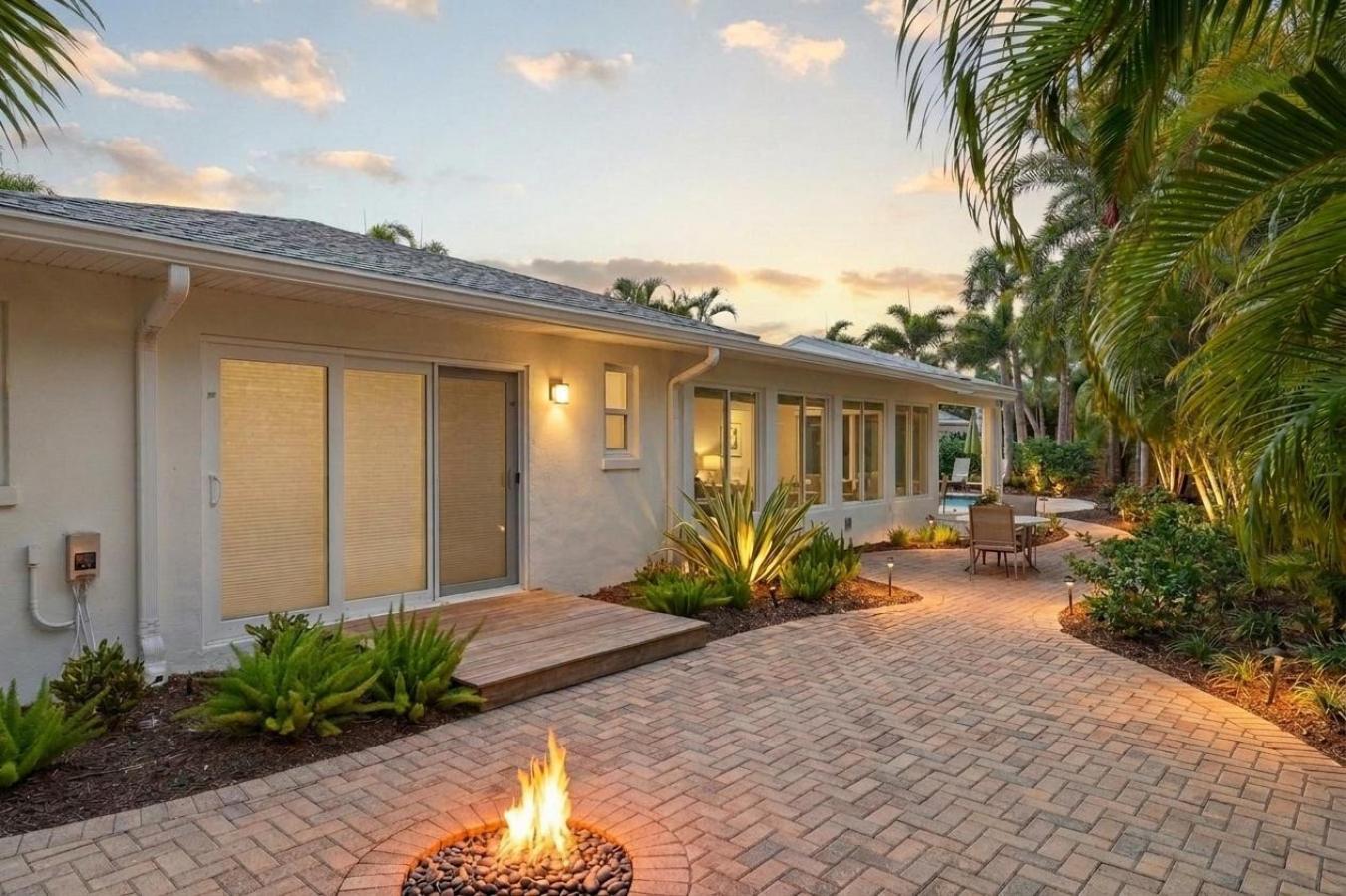 Sarasota, Sarasota, 34236, United States, 2 Bedrooms Bedrooms, ,2 BathroomsBathrooms,Residential,For Sale,2049865