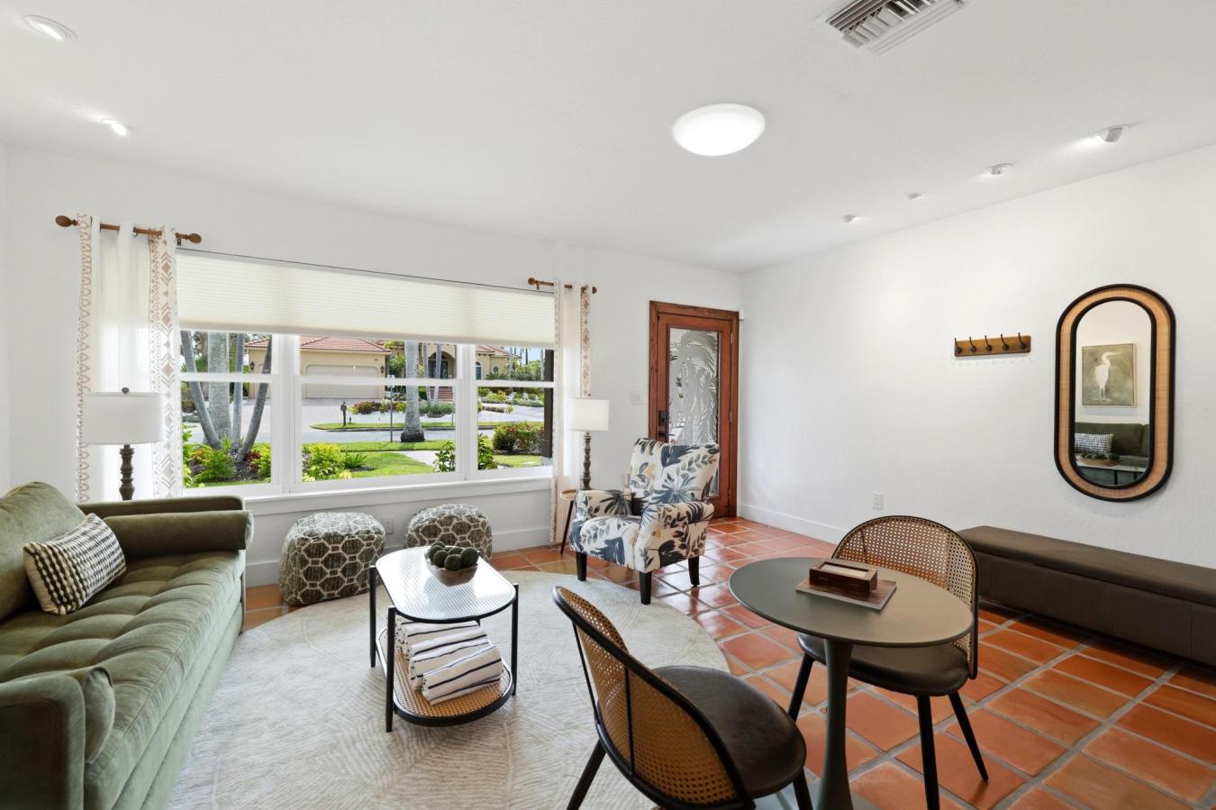 Sarasota, Sarasota, 34236, United States, 2 Bedrooms Bedrooms, ,2 BathroomsBathrooms,Residential,For Sale,2049865