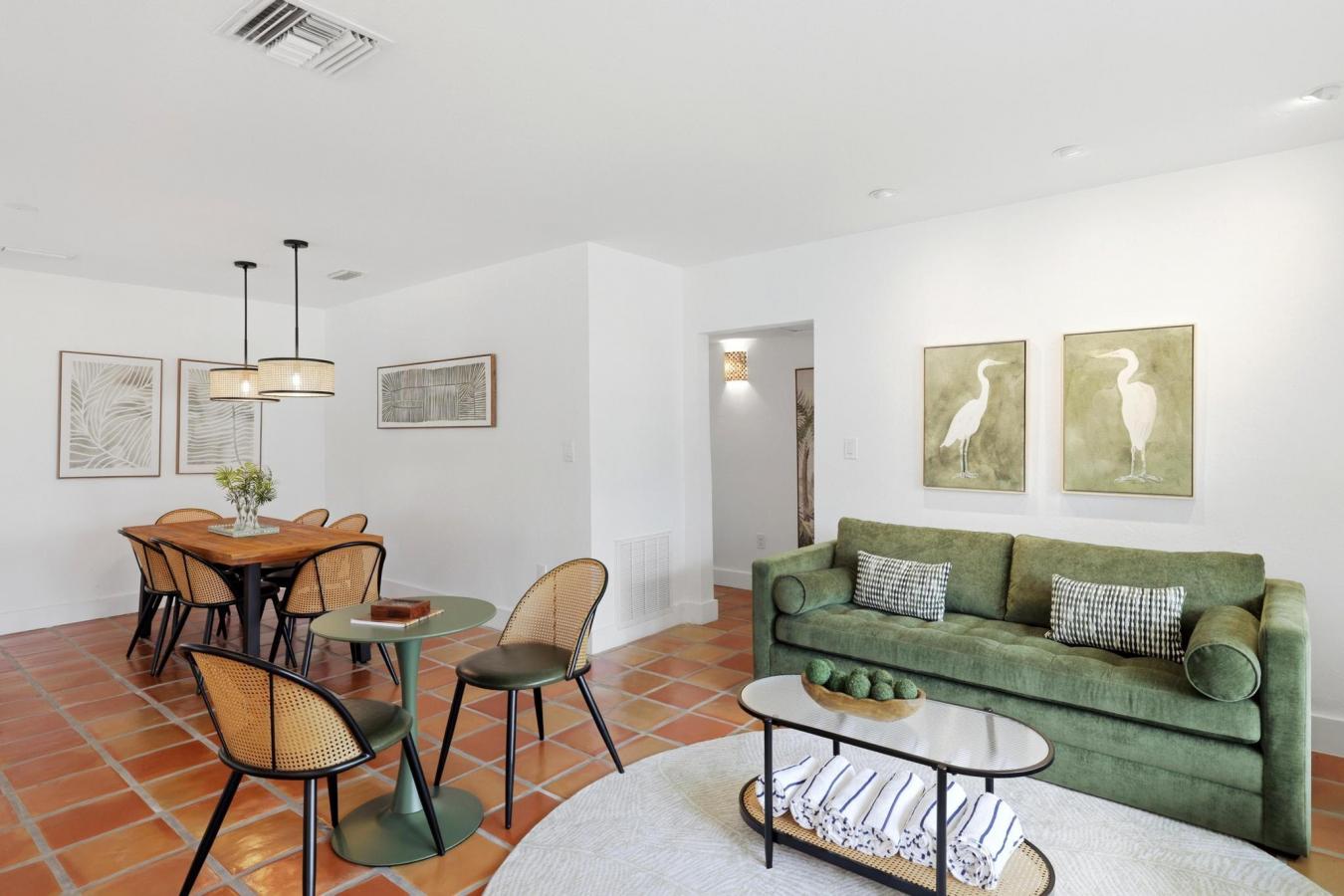 Sarasota, Sarasota, 34236, United States, 2 Bedrooms Bedrooms, ,2 BathroomsBathrooms,Residential,For Sale,2049865