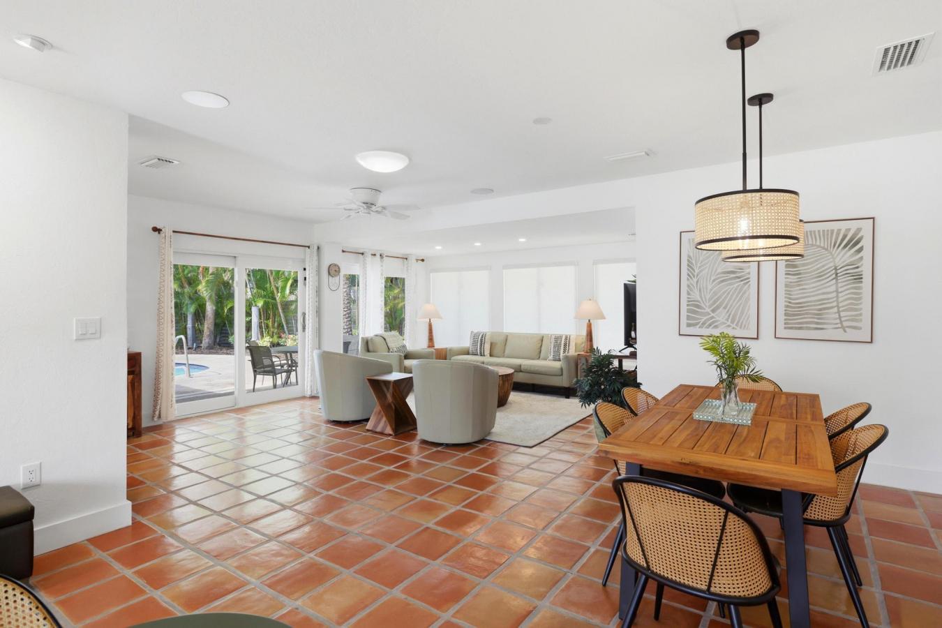 Sarasota, Sarasota, 34236, United States, 2 Bedrooms Bedrooms, ,2 BathroomsBathrooms,Residential,For Sale,2049865