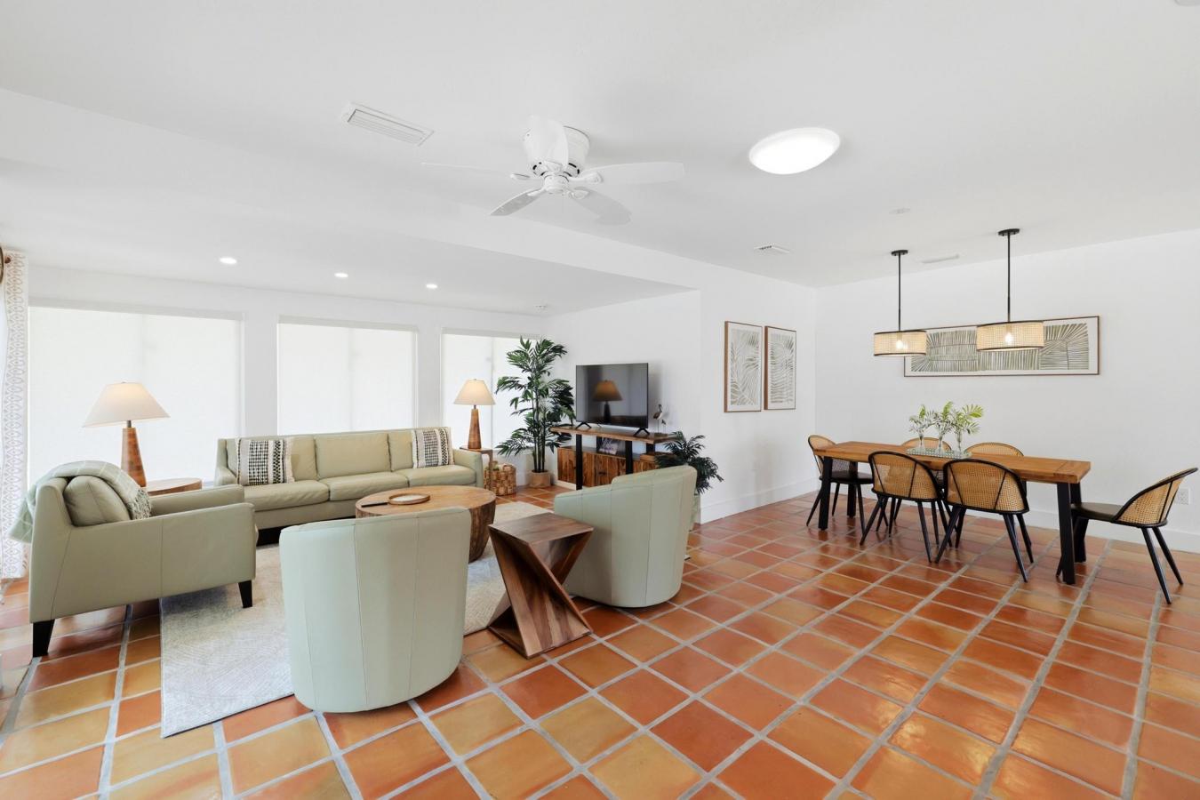 Sarasota, Sarasota, 34236, United States, 2 Bedrooms Bedrooms, ,2 BathroomsBathrooms,Residential,For Sale,2049865