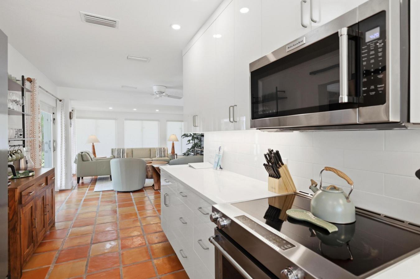 Sarasota, Sarasota, 34236, United States, 2 Bedrooms Bedrooms, ,2 BathroomsBathrooms,Residential,For Sale,2049865