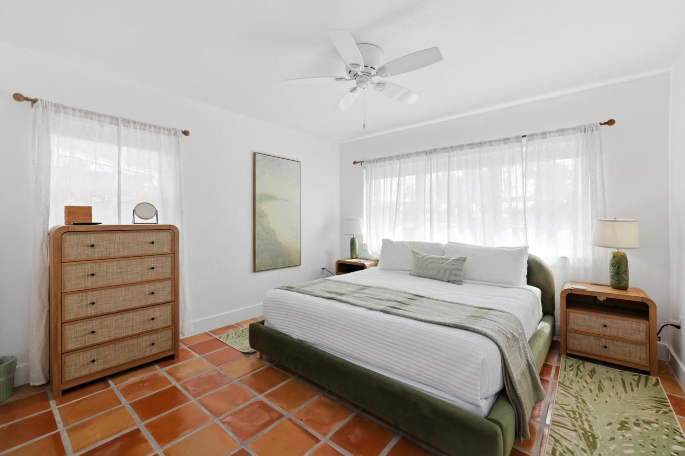 Sarasota, Sarasota, 34236, United States, 2 Bedrooms Bedrooms, ,2 BathroomsBathrooms,Residential,For Sale,2049865