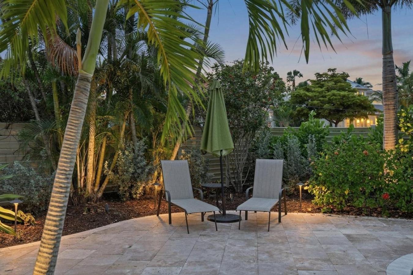 Sarasota, Sarasota, 34236, United States, 2 Bedrooms Bedrooms, ,2 BathroomsBathrooms,Residential,For Sale,2049865