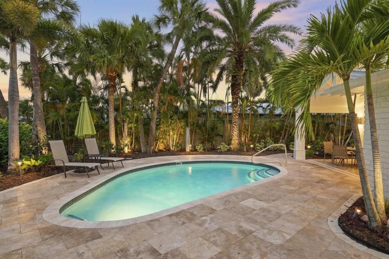 Sarasota, Sarasota, 34236, United States, 2 Bedrooms Bedrooms, ,2 BathroomsBathrooms,Residential,For Sale,2049865