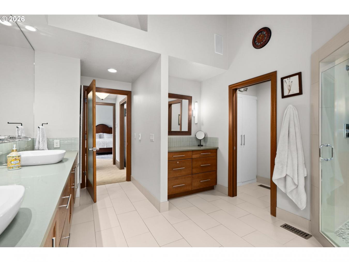 Lake Oswego, Clackamas, 97034, United States, 4 Bedrooms Bedrooms, ,4 BathroomsBathrooms,Residential,For Sale,2049854
