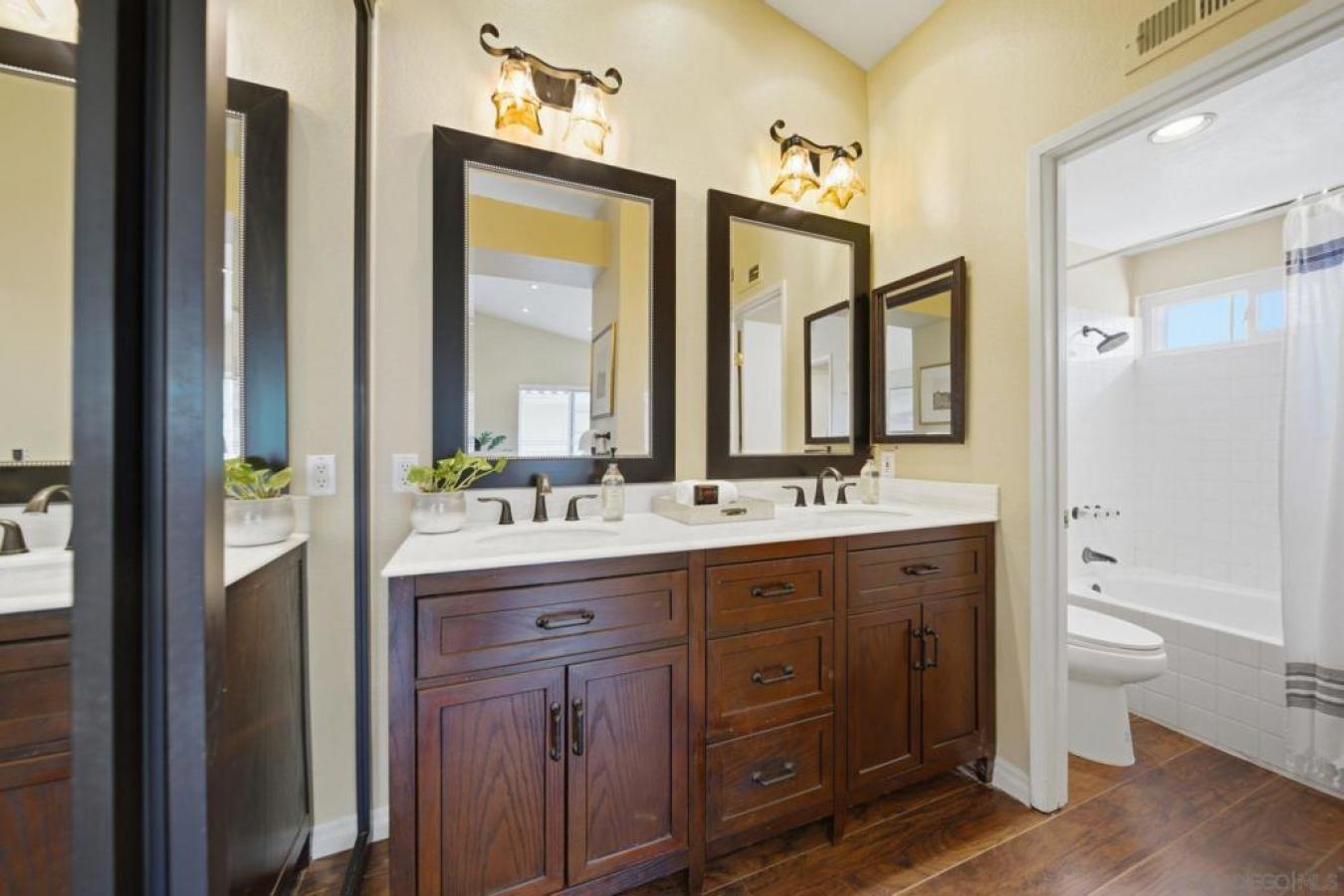 San Diego, San Diego, 92122, United States, 3 Bedrooms Bedrooms, ,3 BathroomsBathrooms,Residential,For Sale,2049841