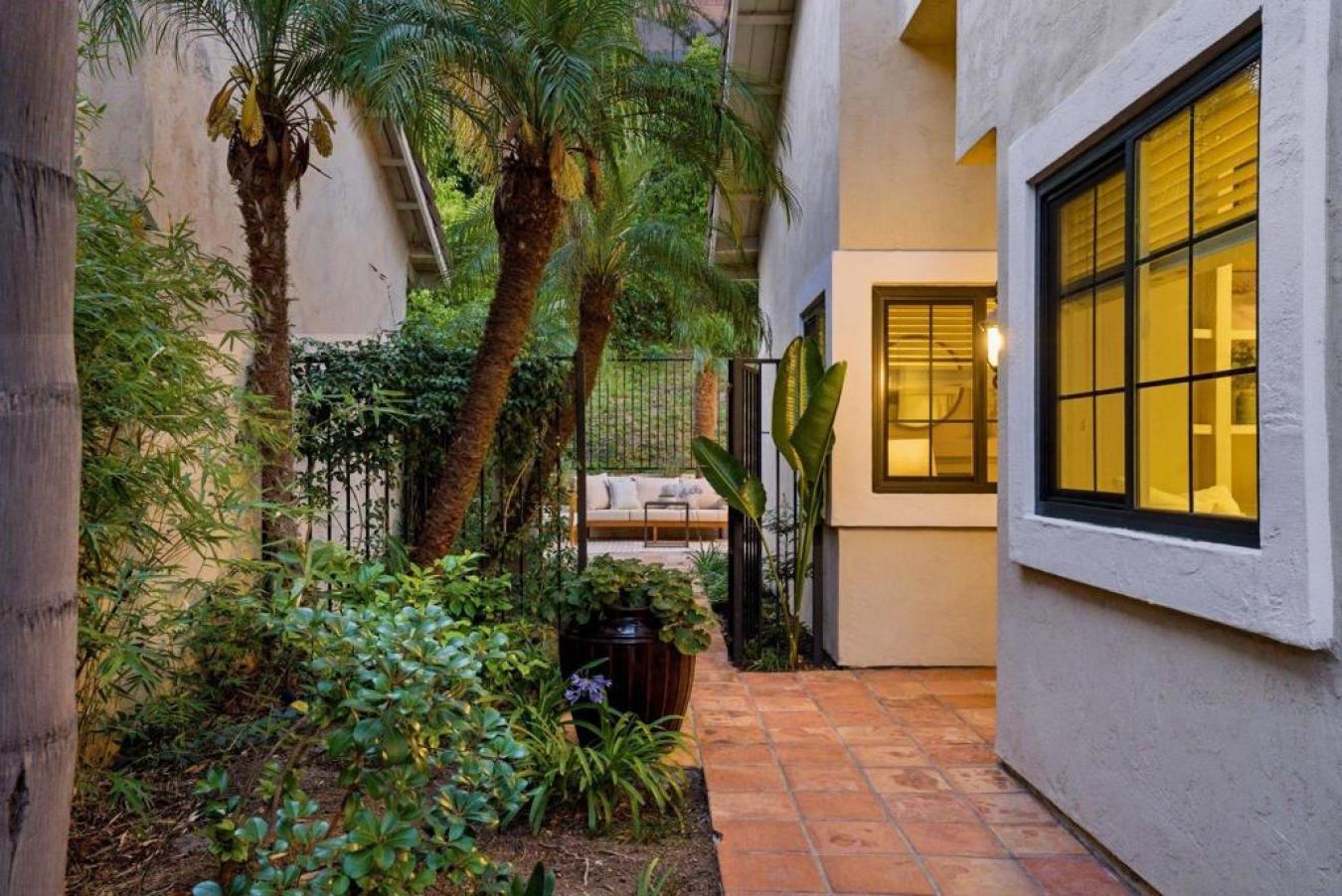 San Diego, San Diego, 92122, United States, 3 Bedrooms Bedrooms, ,3 BathroomsBathrooms,Residential,For Sale,2049841