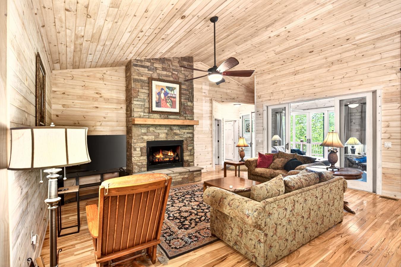 Mars Hill, North Carolina, 28754, United States, 4 Bedrooms Bedrooms, ,5 BathroomsBathrooms,Residential,For Sale,2049840