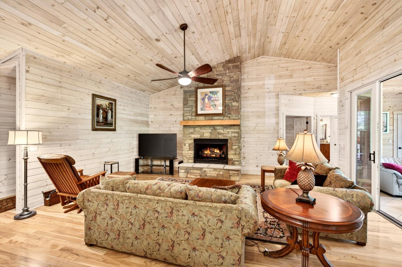 Mars Hill, North Carolina, 28754, United States, 4 Bedrooms Bedrooms, ,5 BathroomsBathrooms,Residential,For Sale,2049840