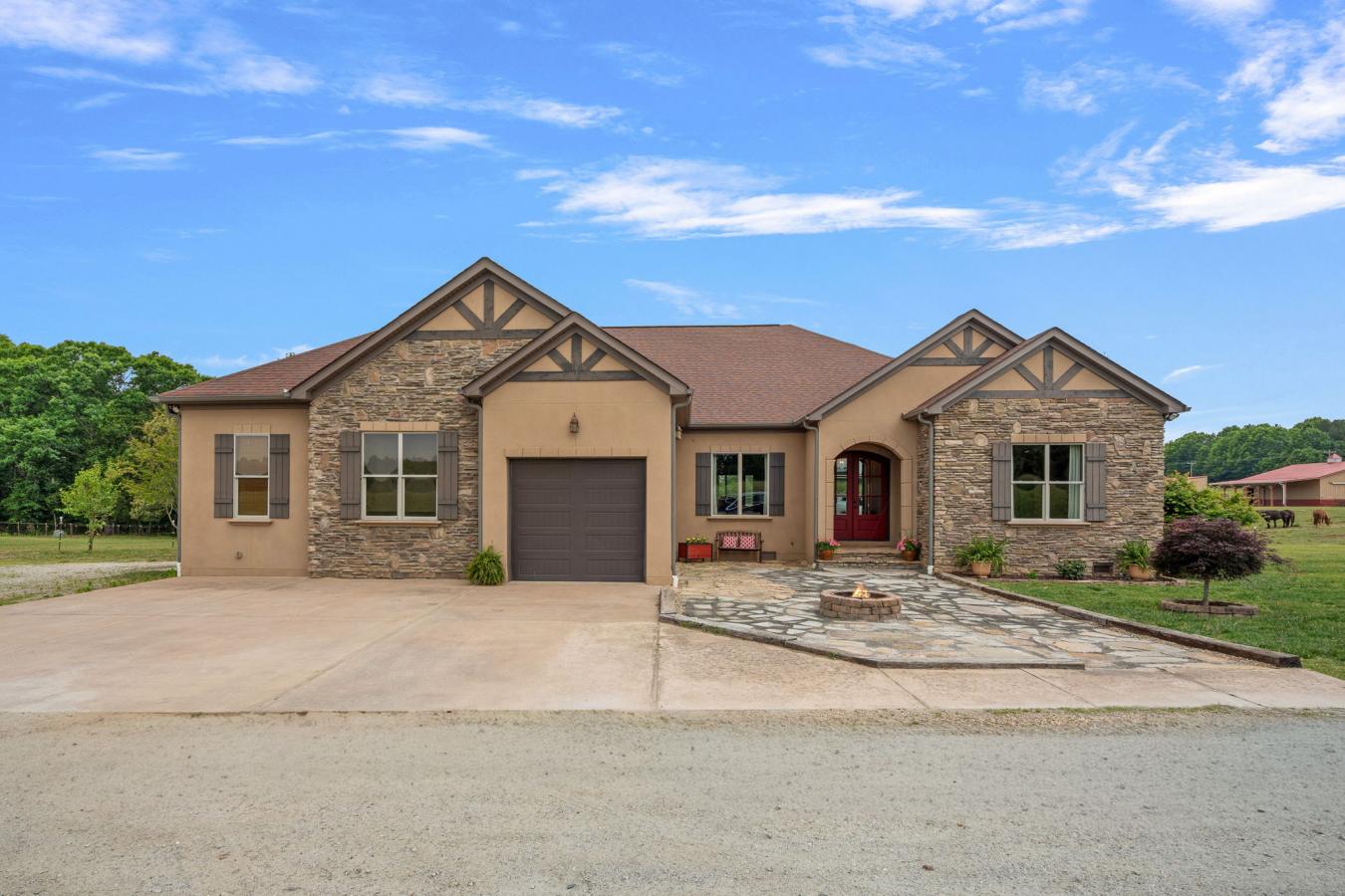 Catawba, Catawba, 28609, United States, 3 Bedrooms Bedrooms, ,5 BathroomsBathrooms,Residential,For Sale,2049838