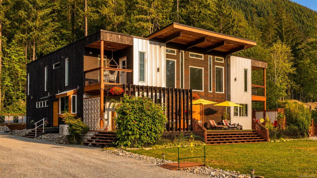 Youbou, Cowichan Valley Regional District, V0R 3E1, Canada, 6 Bedrooms Bedrooms, ,5 BathroomsBathrooms,Residential,For Sale,2049830