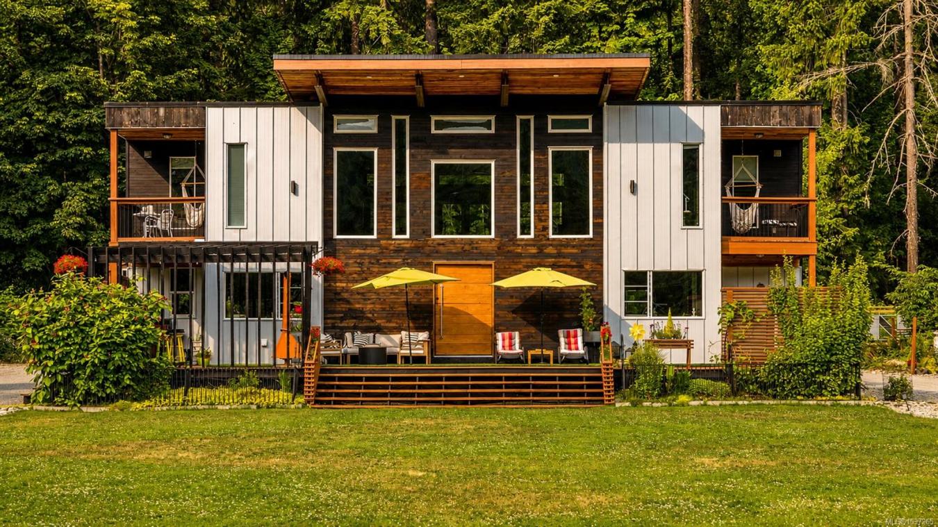 Youbou, Cowichan Valley Regional District, V0R 3E1, Canada, 6 Bedrooms Bedrooms, ,5 BathroomsBathrooms,Residential,For Sale,2049830