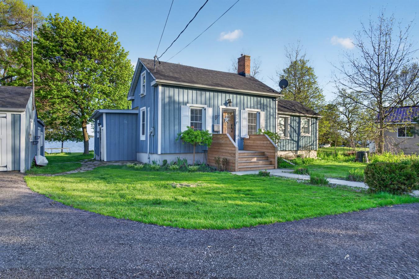 Bath, Lennox & Addington, K0H 1G0, Canada, 7 Bedrooms Bedrooms, ,4 BathroomsBathrooms,Residential,For Sale,2049828