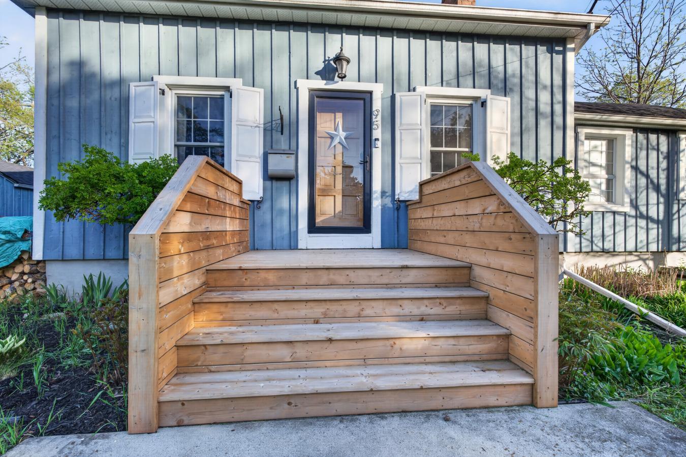 Bath, Lennox & Addington, K0H 1G0, Canada, 7 Bedrooms Bedrooms, ,4 BathroomsBathrooms,Residential,For Sale,2049828