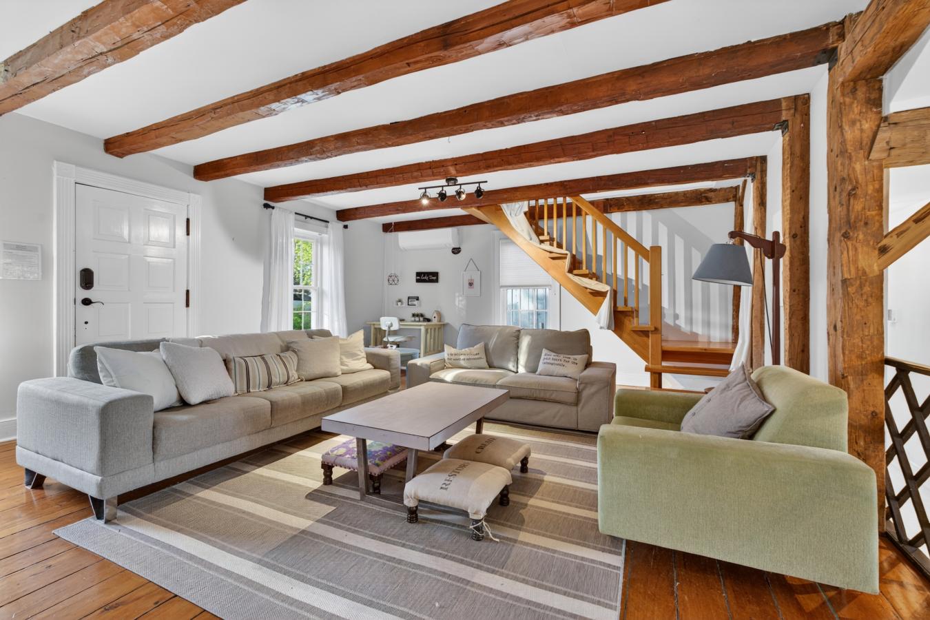 Bath, Lennox & Addington, K0H 1G0, Canada, 7 Bedrooms Bedrooms, ,4 BathroomsBathrooms,Residential,For Sale,2049828