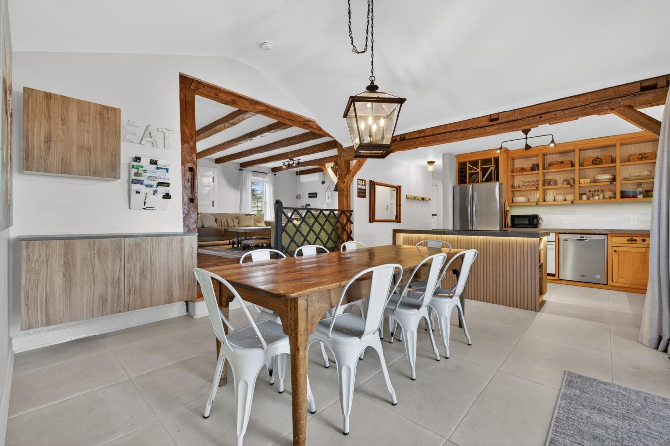 Bath, Lennox & Addington, K0H 1G0, Canada, 7 Bedrooms Bedrooms, ,4 BathroomsBathrooms,Residential,For Sale,2049828